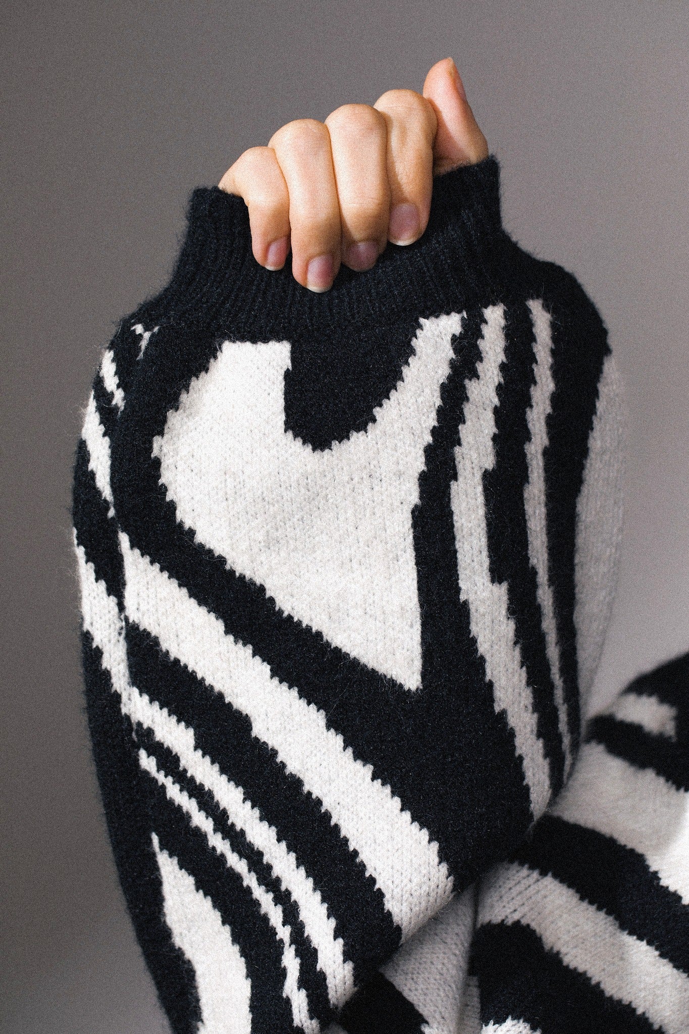 FLOW KNIT SWEATER